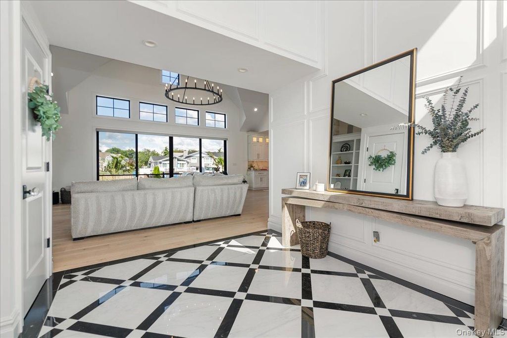 Photo of 10 SKYLARK Road, Massapequa Park, NY 11762 (MLS # 966072)