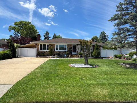 Homes For Sale - 98 W 8th Street<br/> Deer Park, NY 11729