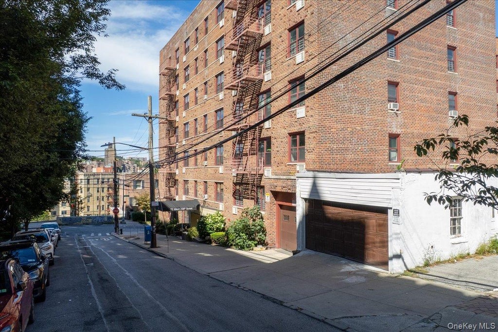 Photo of 75 W 238th Street #2D, Bronx, NY 10463 (MLS # 1054155)