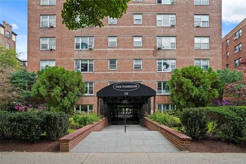 Photo of 12 Westchester Avenue #5A, White Plains, NY 10601 (MLS # 1028557)