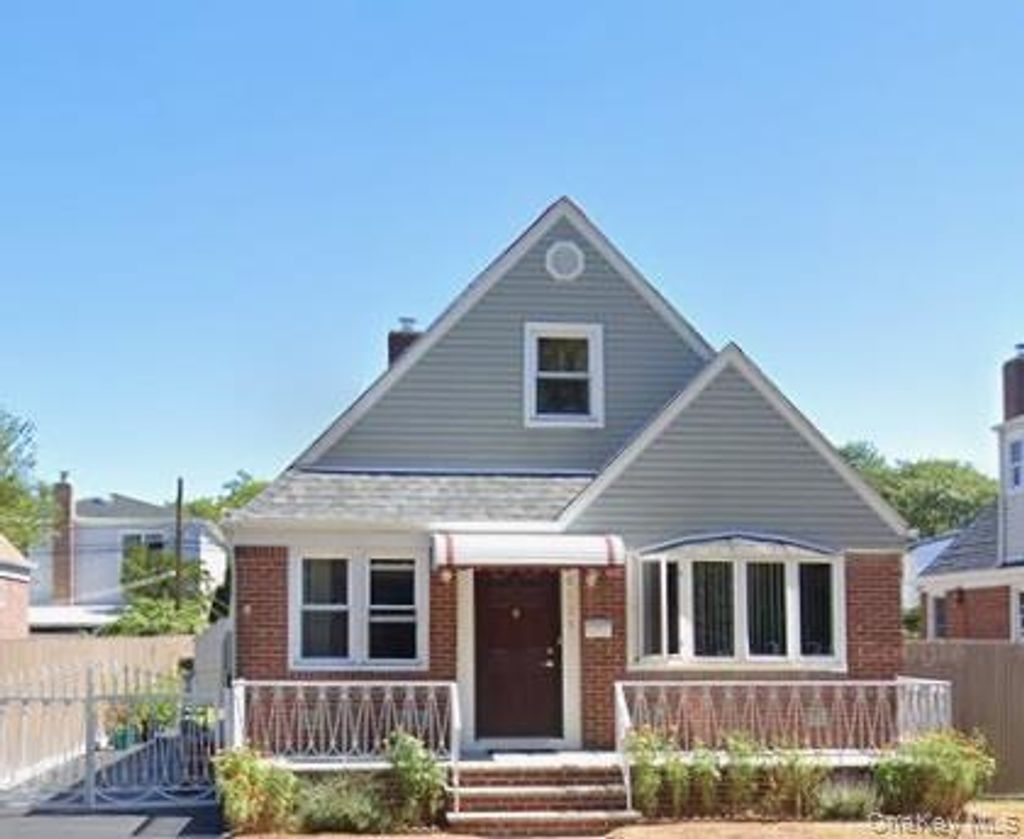 Photo of 8135 257th Street, Glen Oaks, NY 11004 (MLS # 984143)