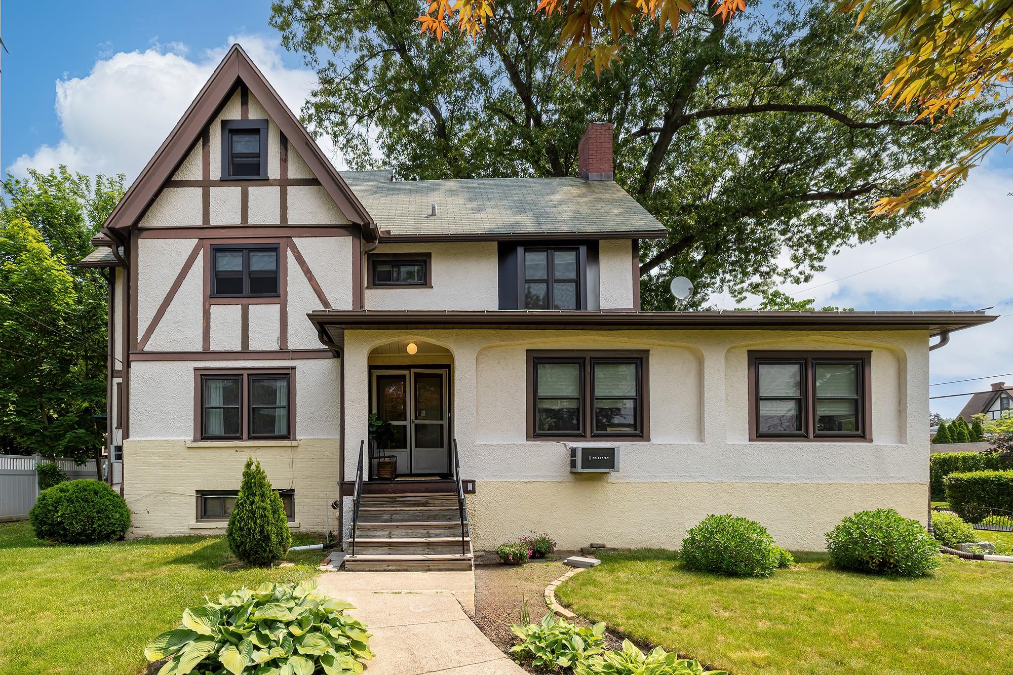 Property for Sale at Midland Avenue, White Plains, New York - Bedrooms: 5 
Bathrooms: 3 
Rooms: 8  - $869,000