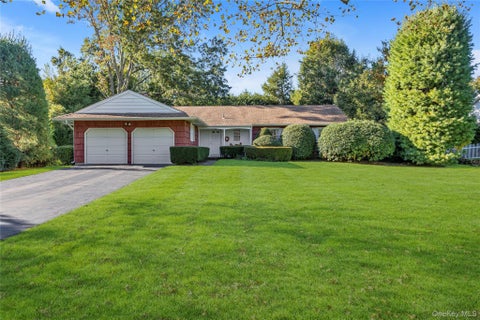 Photo of 3 Gardiner Place, Huntington Station, NY 11746 (MLS # 1064935)