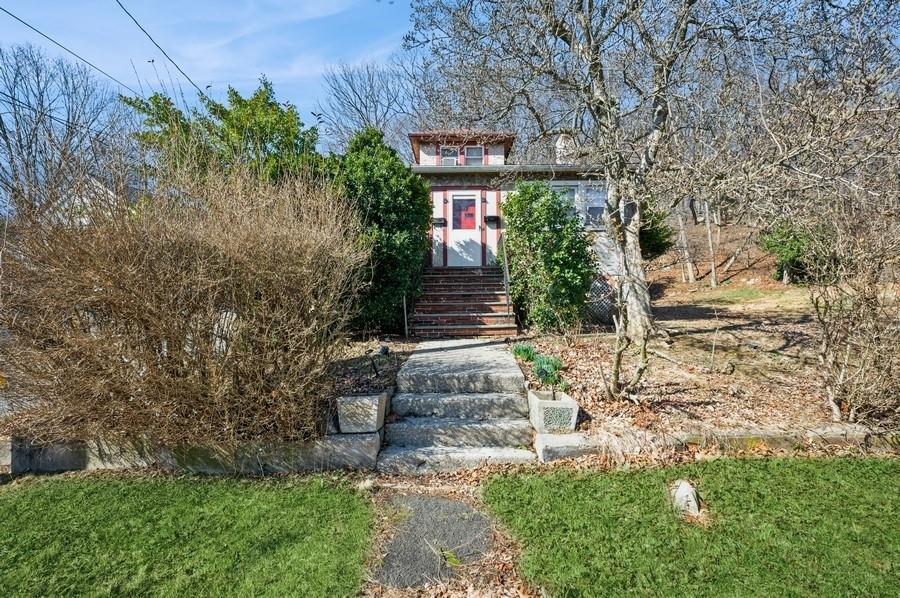 Rose Street, Hastings-On-Hudson, New York - 4 Bedrooms  
2 Bathrooms - 