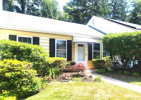 Condo For Sale - 9 Freedom Lane<br/> Suffolk County, Coram, NY 11727