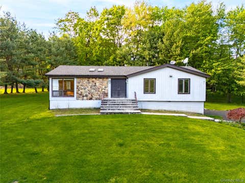 Homes For Sale - 4 Hobart Court<br/> New City, NY 10956