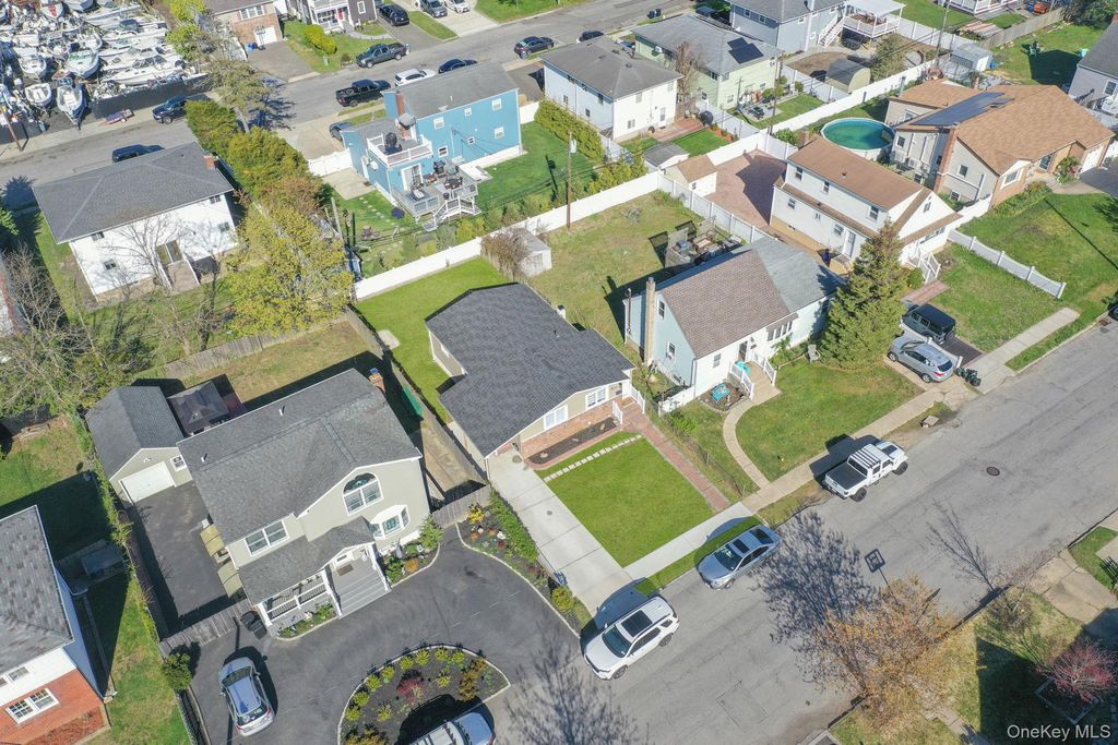 Photo of 16 Riviera Parkway, Lindenhurst, NY 11757 (MLS # 992242)