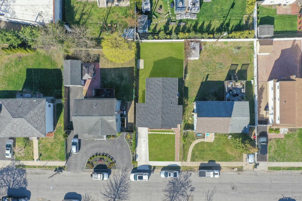Photo of 16 Riviera Parkway, Lindenhurst, NY 11757 (MLS # 992242)