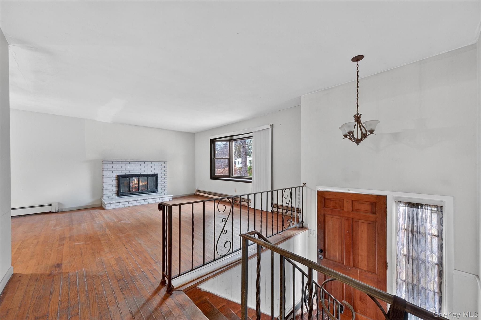 Hyde Park, New York 12538, United States, 4 Bedrooms Bedrooms, ,2 BathroomsBathrooms,Residential,Active,251919