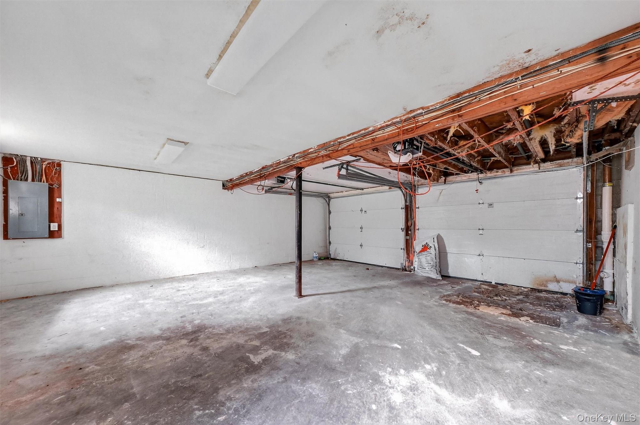 Hyde Park, New York 12538, United States, 4 Bedrooms Bedrooms, ,2 BathroomsBathrooms,Residential,Active,251919