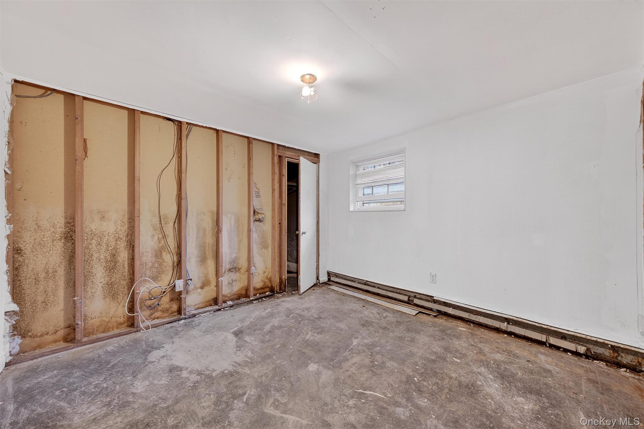 Hyde Park, New York 12538, United States, 4 Bedrooms Bedrooms, ,2 BathroomsBathrooms,Residential,Active,251919