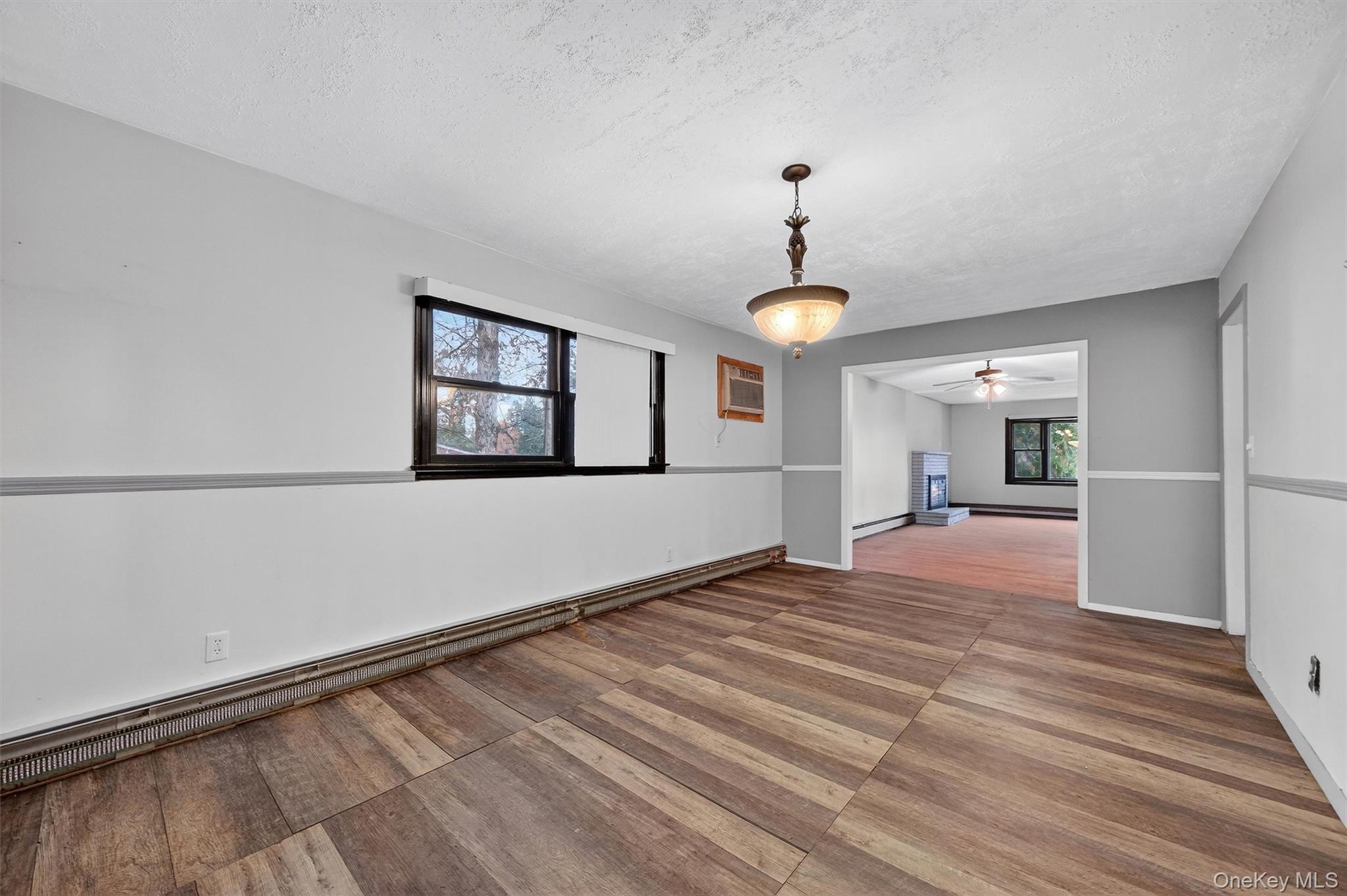 Hyde Park, New York 12538, United States, 4 Bedrooms Bedrooms, ,2 BathroomsBathrooms,Residential,Active,251919