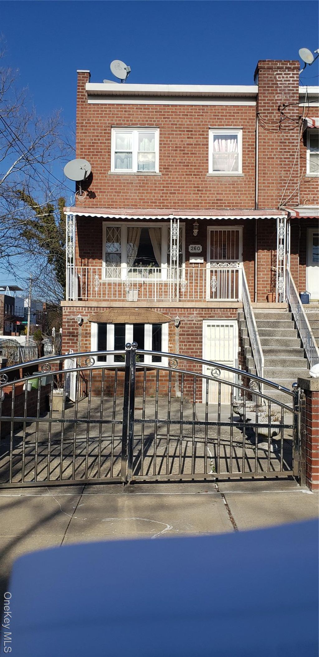 Photo of 260 Swinton Avenue, Bronx, NY 10465 (MLS # 978068)