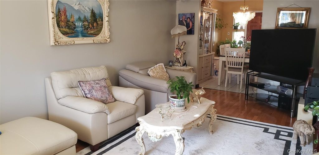 Photo of 260 Swinton Avenue, Bronx, NY 10465 (MLS # 978068)