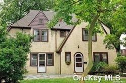 Farley Road, Scarsdale, New York - 4 Bedrooms  
3 Bathrooms - 