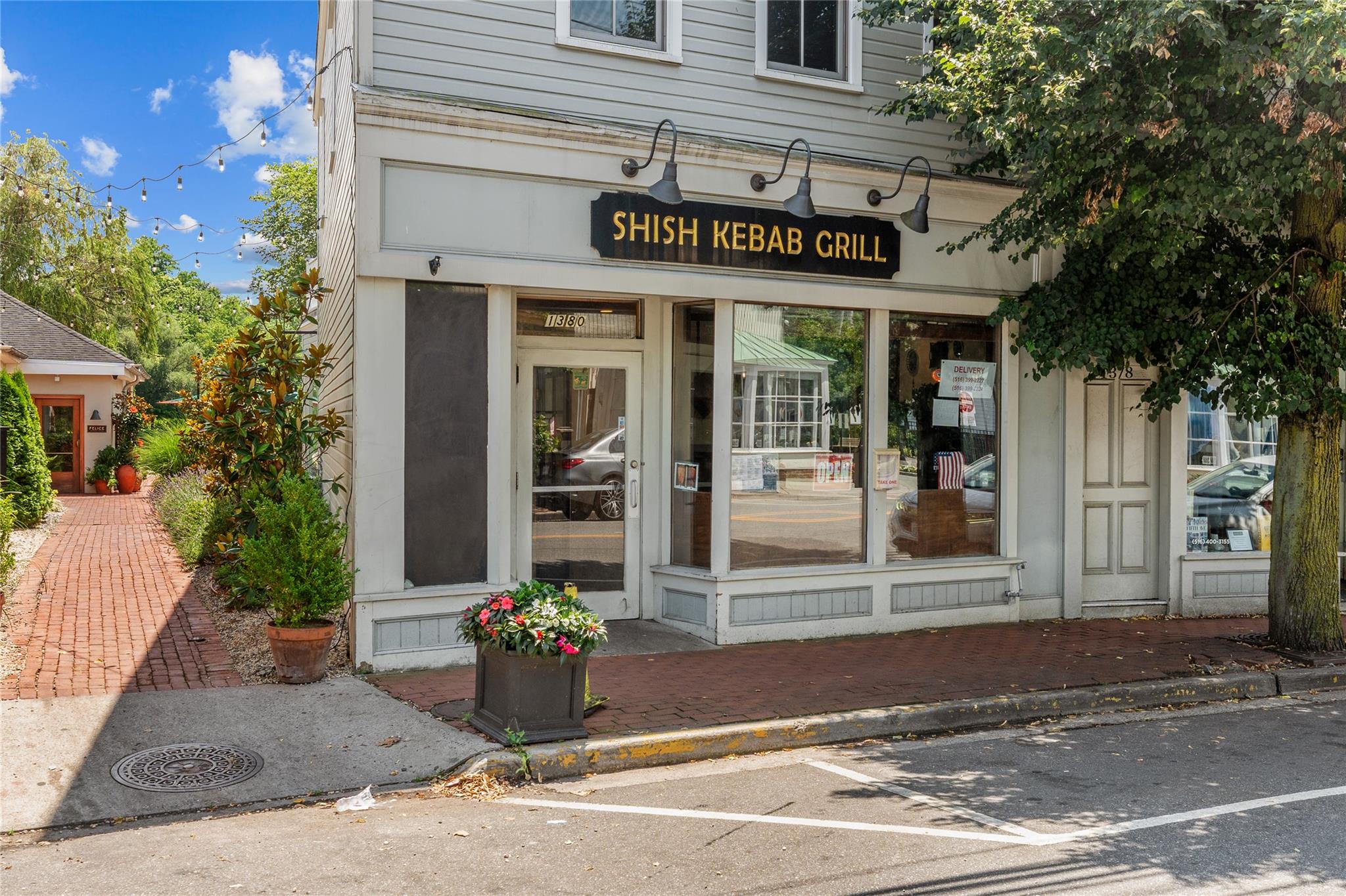 1380 Old Northern Boulevard 1378