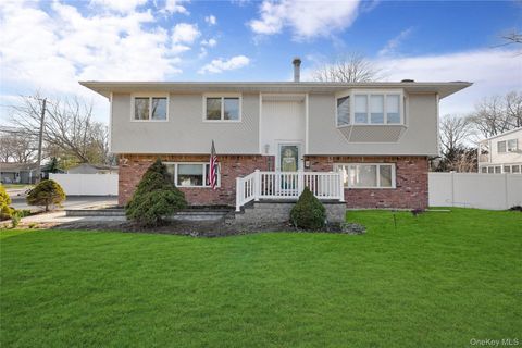 Photo of 1264 Locust Avenue, Bohemia, NY 11716 (MLS # 999266)