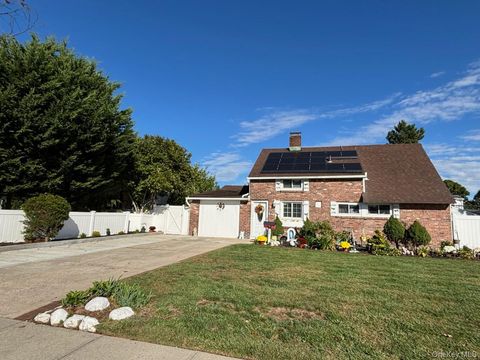 25 Arcadia Lane Hicksville NY 11801