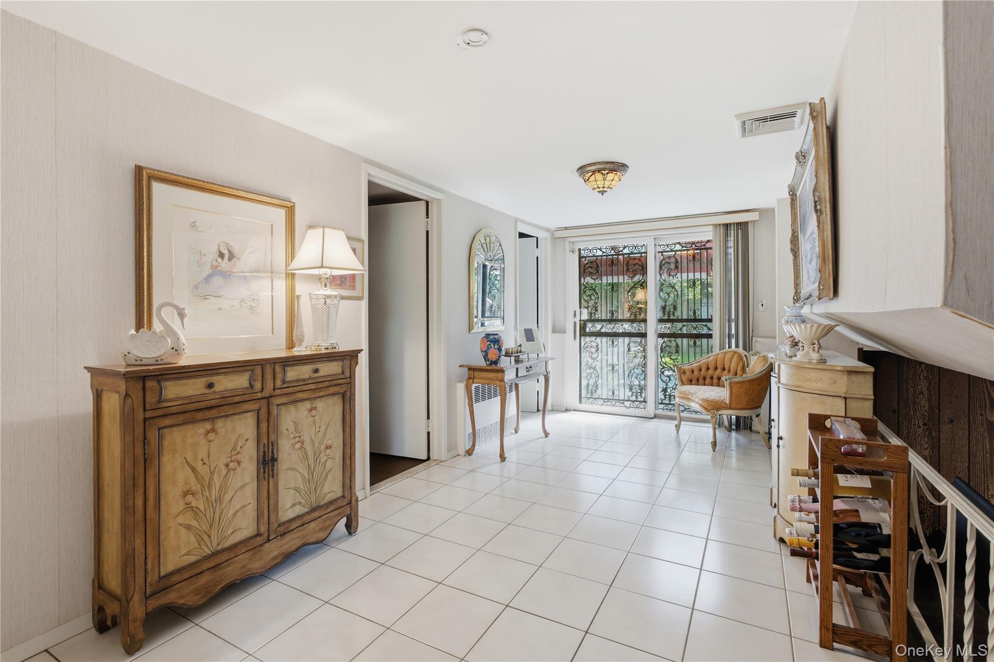 1 S Oaks Boulevard