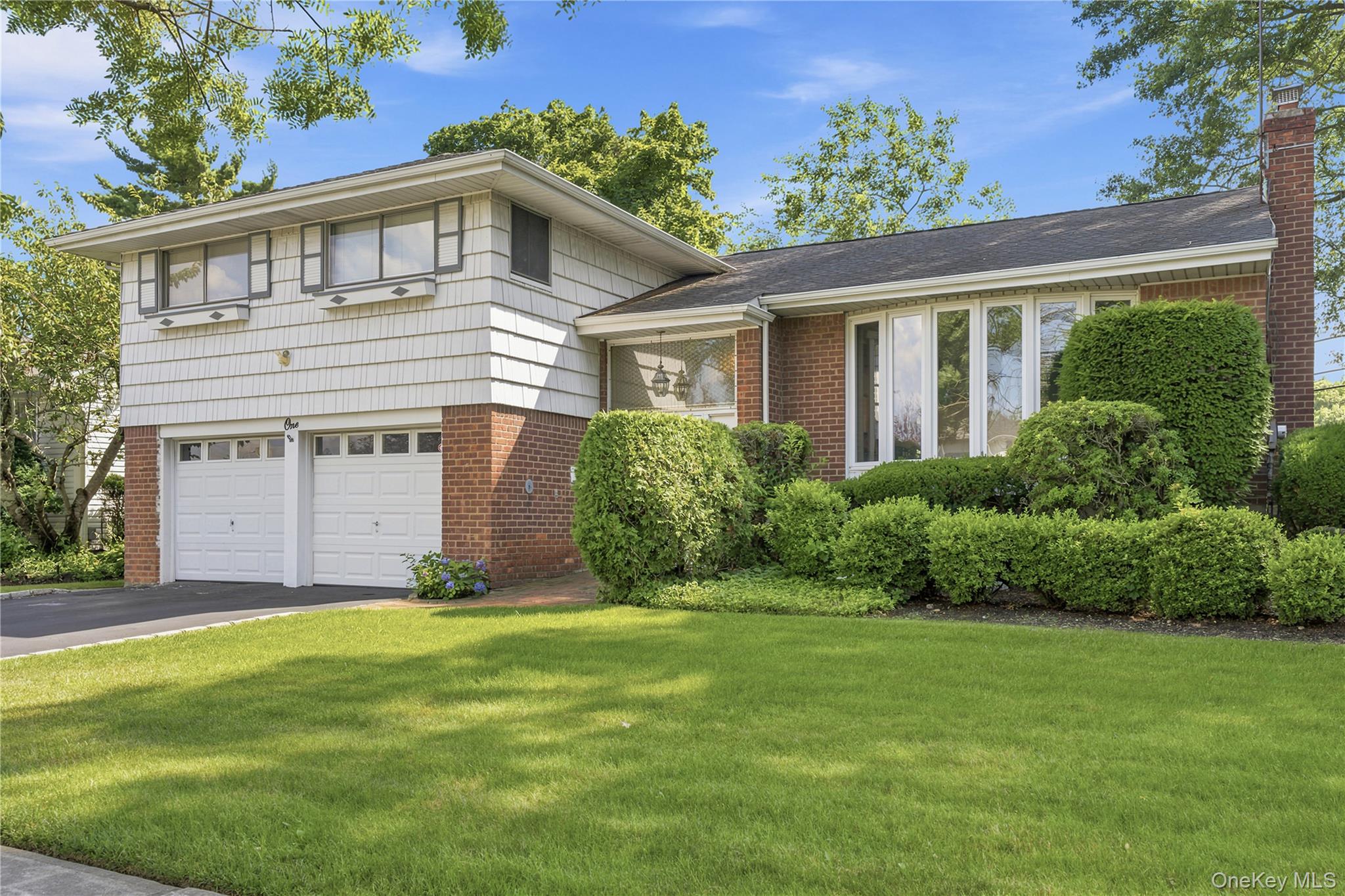 1 S Oaks Boulevard