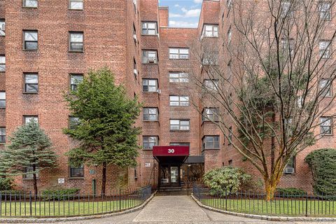 Homes For Sale - 30 Fleetwood Avenue #2E<br/> Mount Vernon, NY 10552