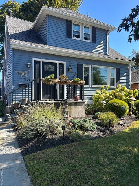 Photo of 931 McKinley Street, Peekskill, NY 10566 (MLS # 919132)