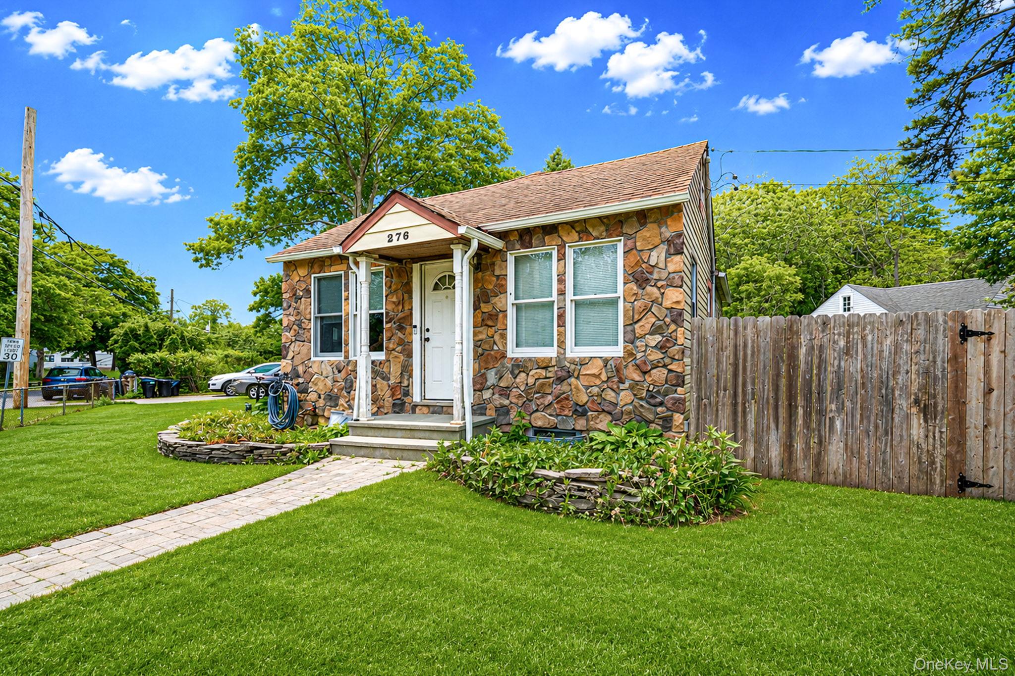 276 Dogwood Road W