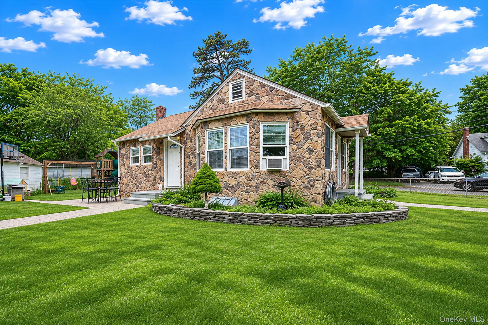276 Dogwood Road W