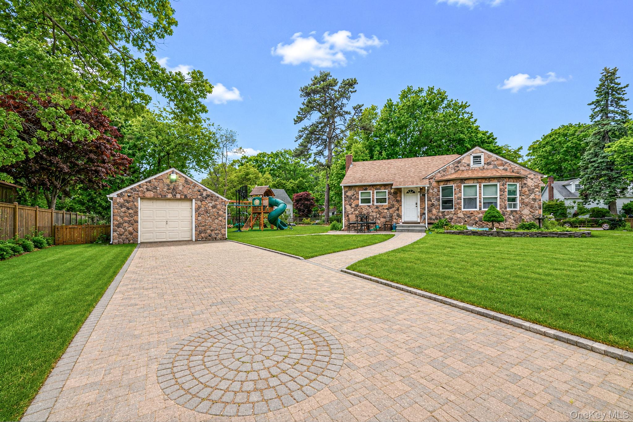 276 Dogwood Road W