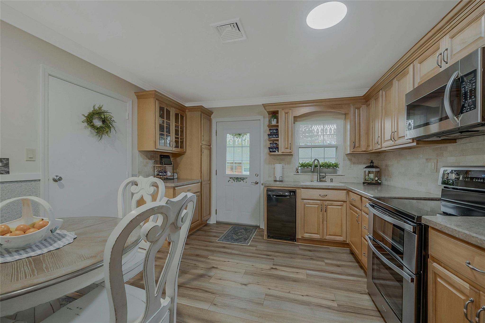 29 Trent Court #B, Ridge, New York image 18