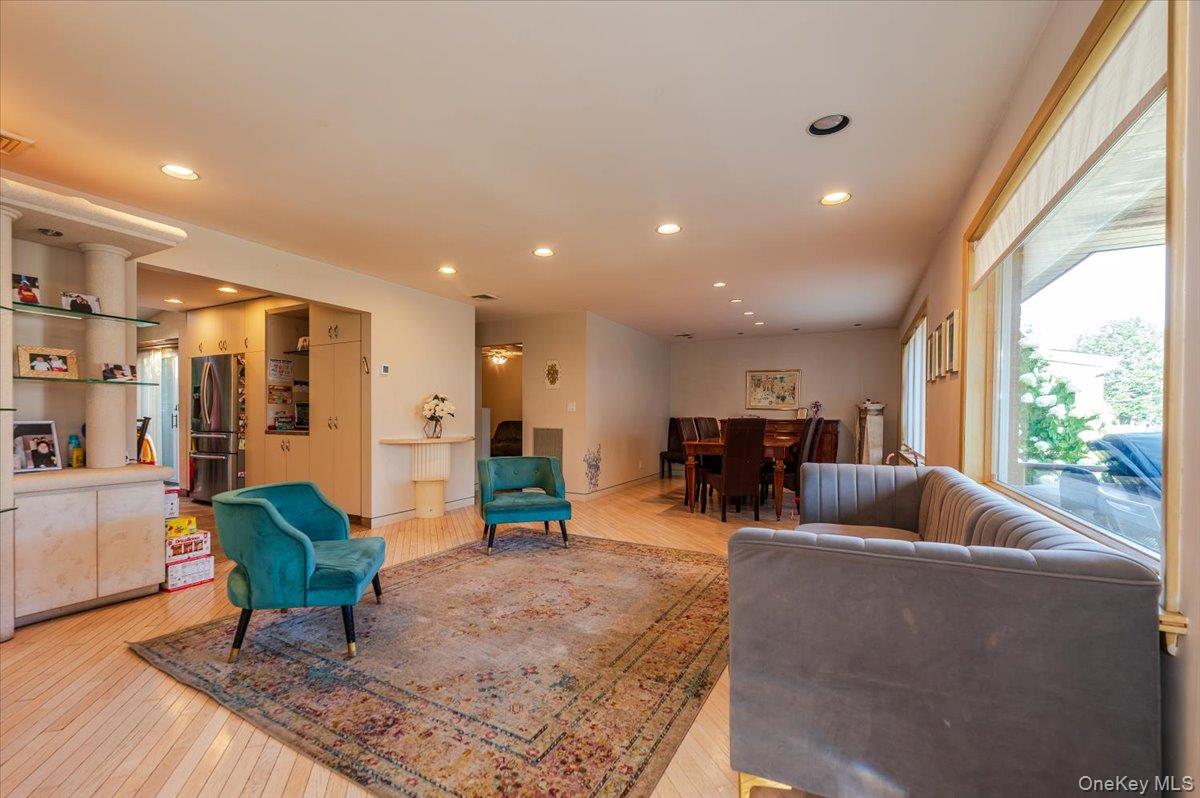 1050 Mora Place
