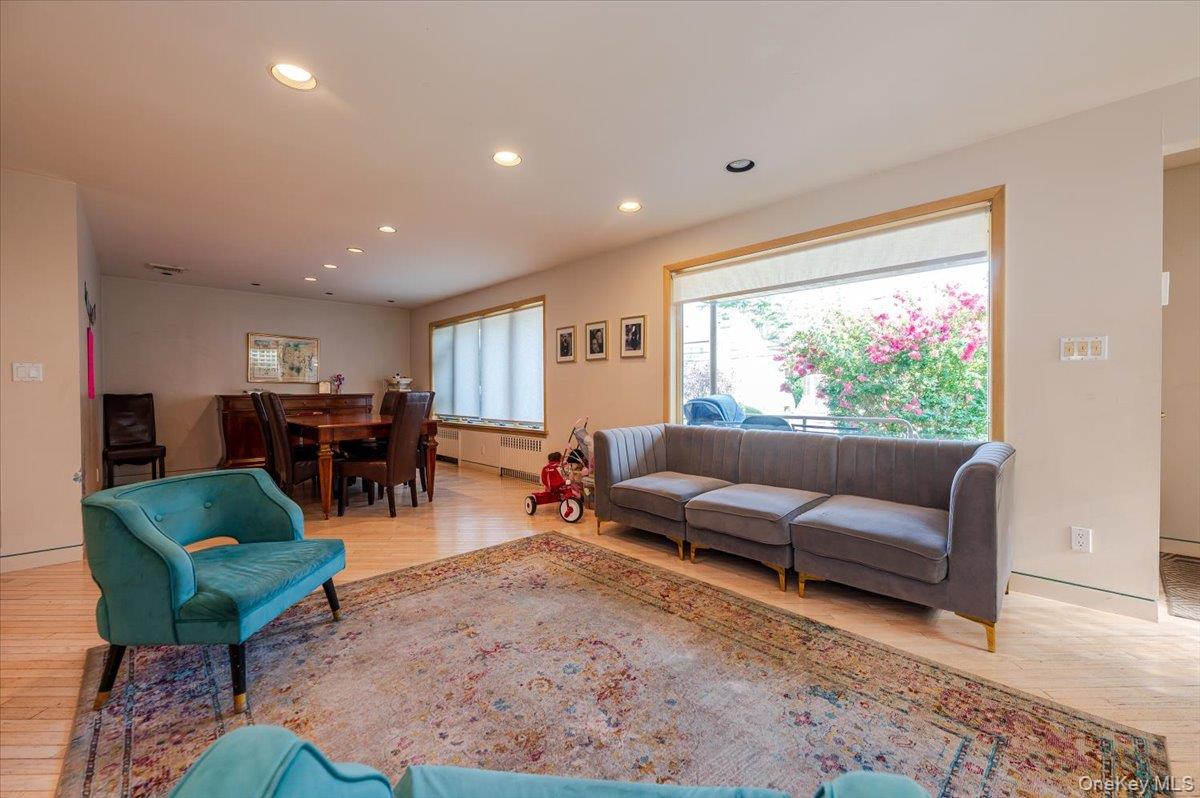 1050 Mora Place