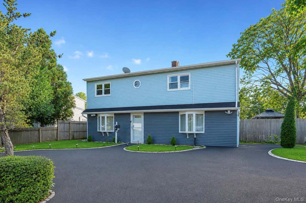 Photo of 46 Stone Lane, Levittown, NY 11756 (MLS # 1031957)