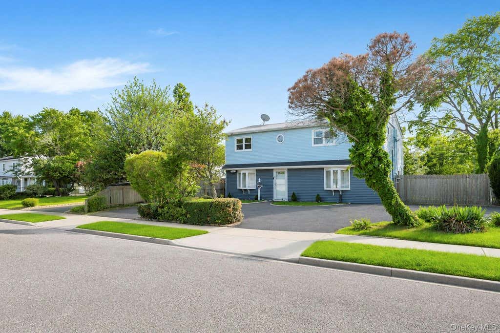 Photo of 46 Stone Lane, Levittown, NY 11756 (MLS # 1031957)