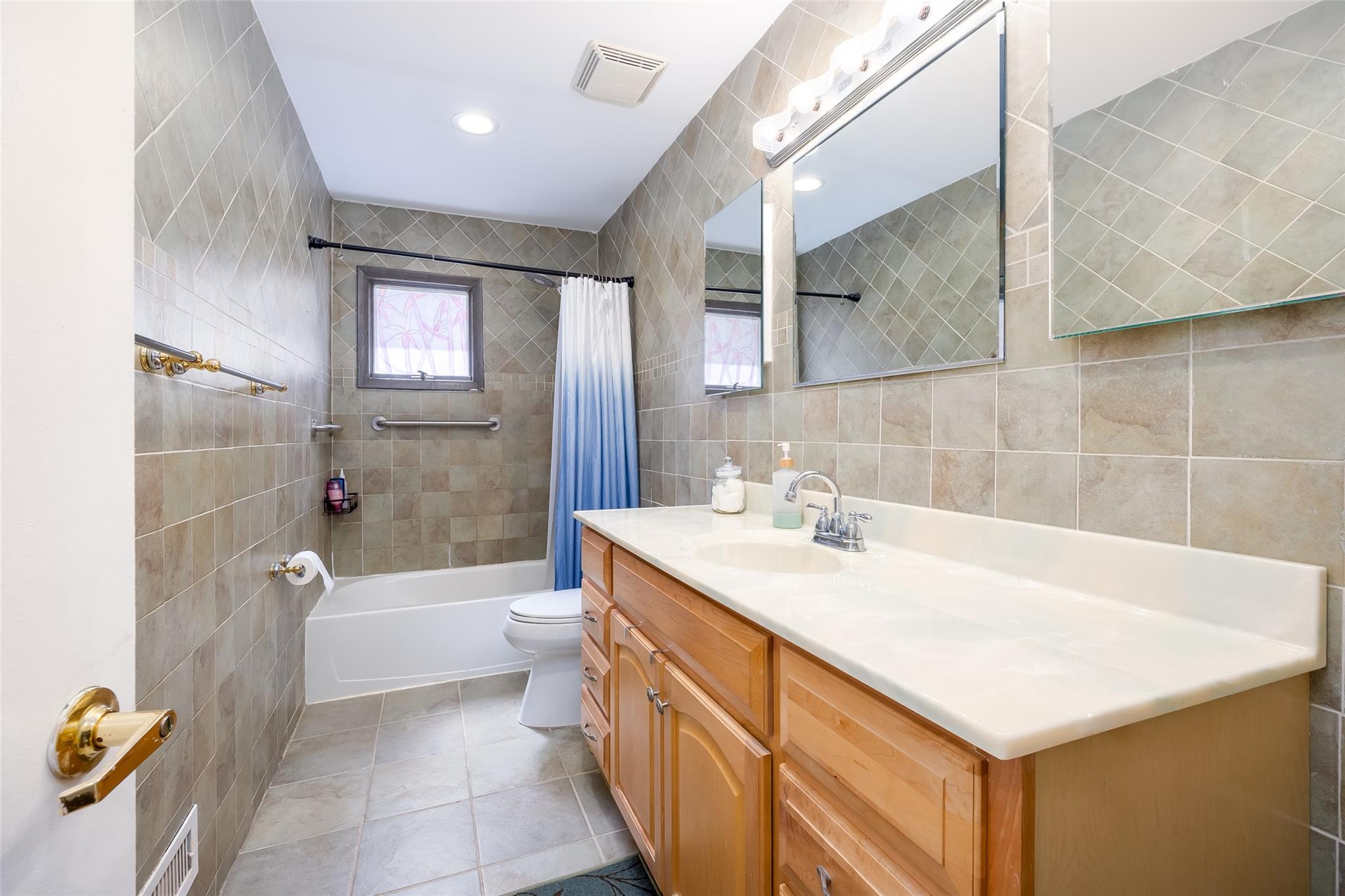38 Corchaug Avenue, Port Washington, New York image 18