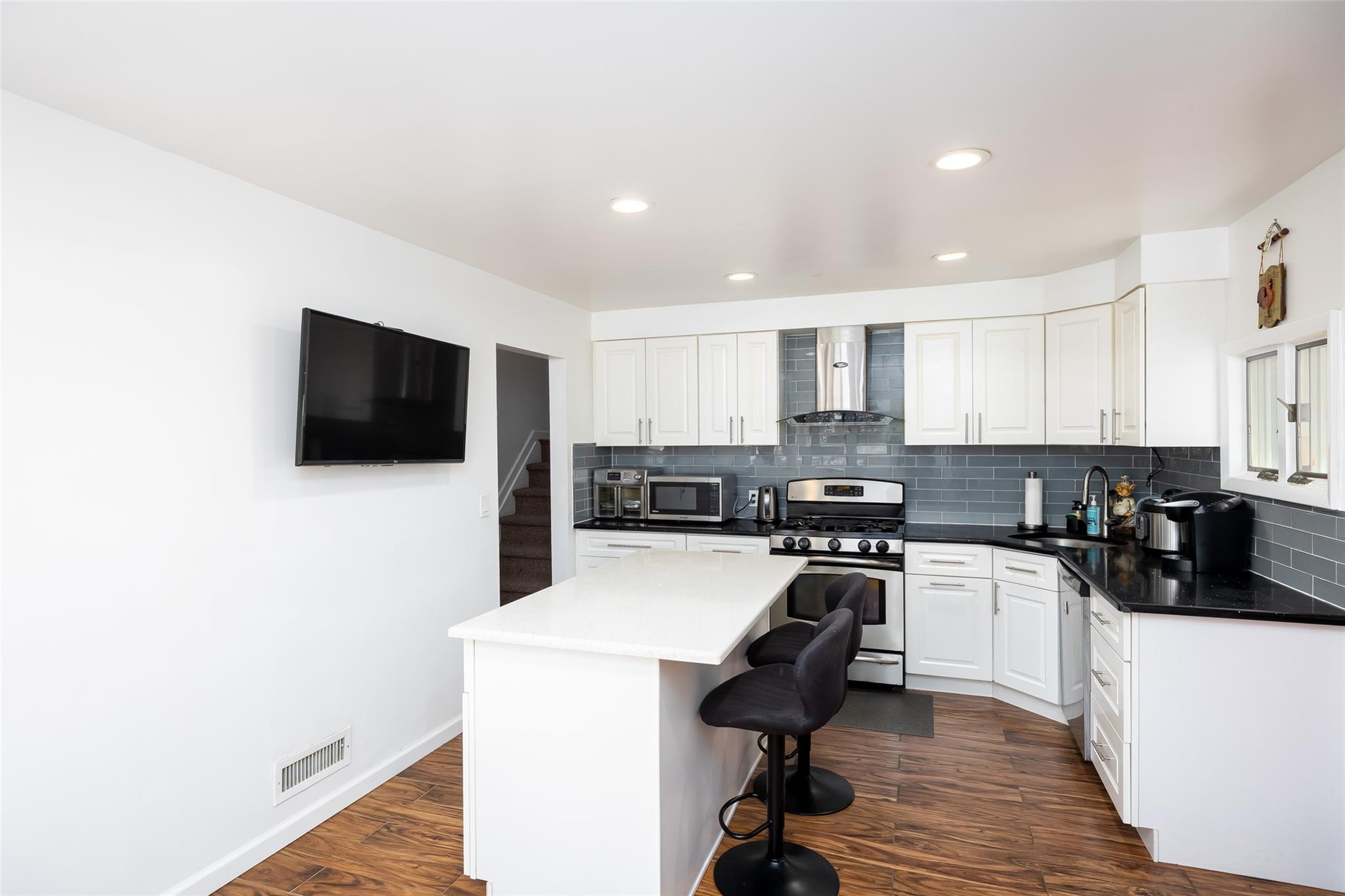38 Corchaug Avenue, Port Washington, New York image 3