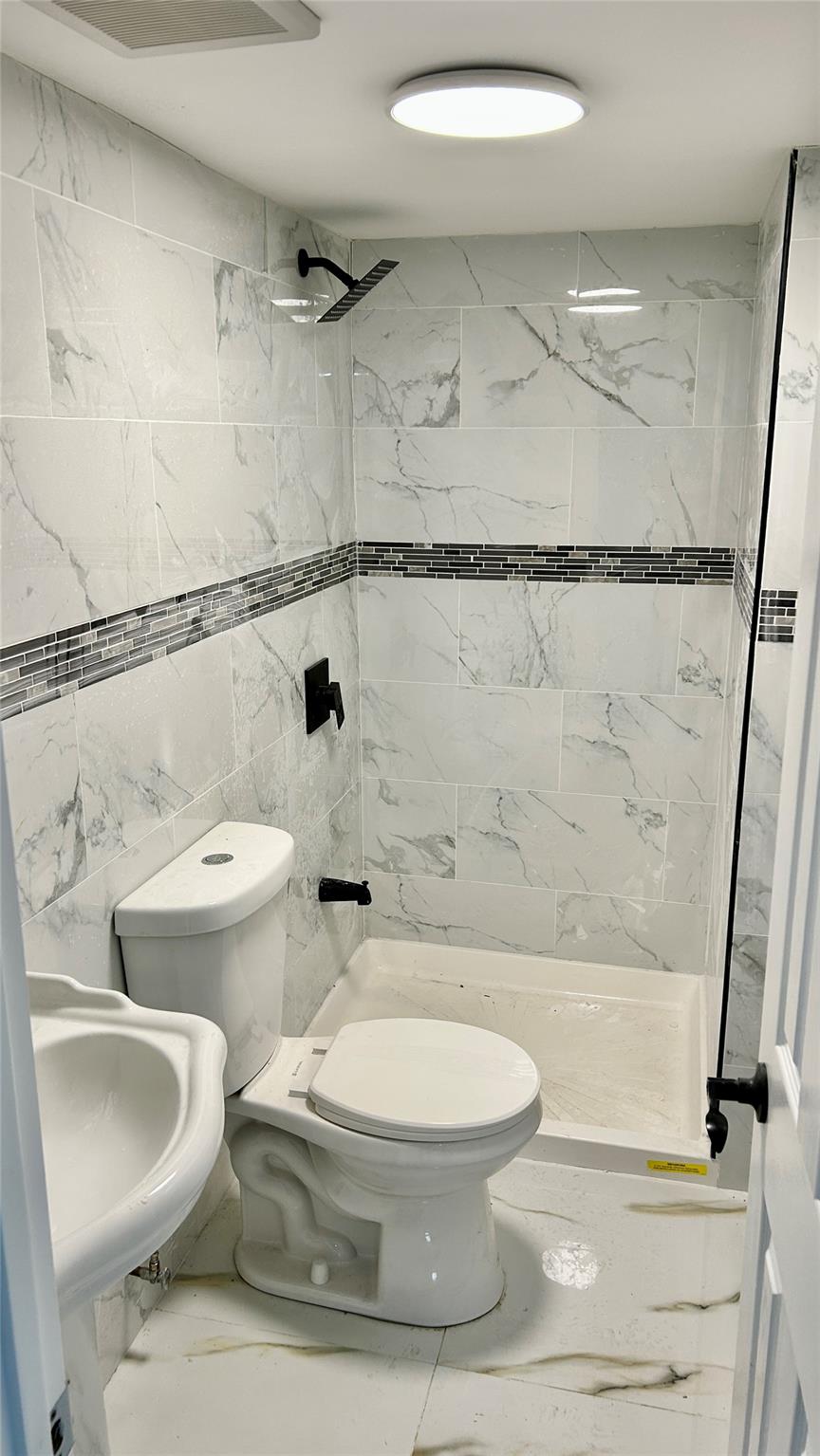 Rental Property at Street St, Springfield Gardens, Queens, NY - Bedrooms: 2 
Bathrooms: 1 
Rooms: 4  - $2,400 MO.