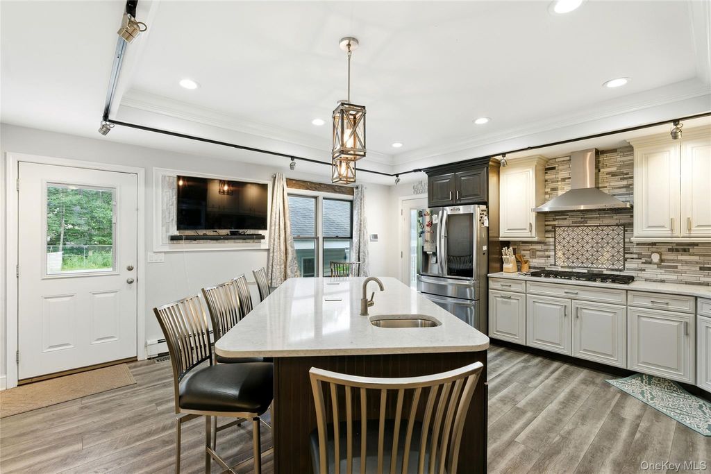 Photo of 3 Alabama Avenue, Port Jefferson Station, NY 11776 (MLS # 922459)