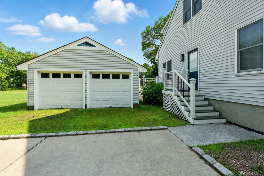 Photo of 3 Alabama Avenue, Port Jefferson Station, NY 11776 (MLS # 922459)