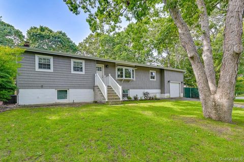 Photo of 2 Fairview Road, Hampton Bays, NY 11946 (MLS # 967885)