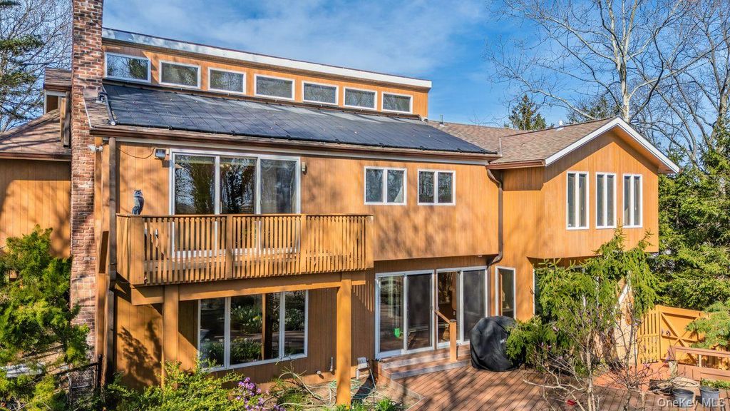 Photo of 4 Ernest Court, Kings Park, NY 11754 (MLS # 986142)