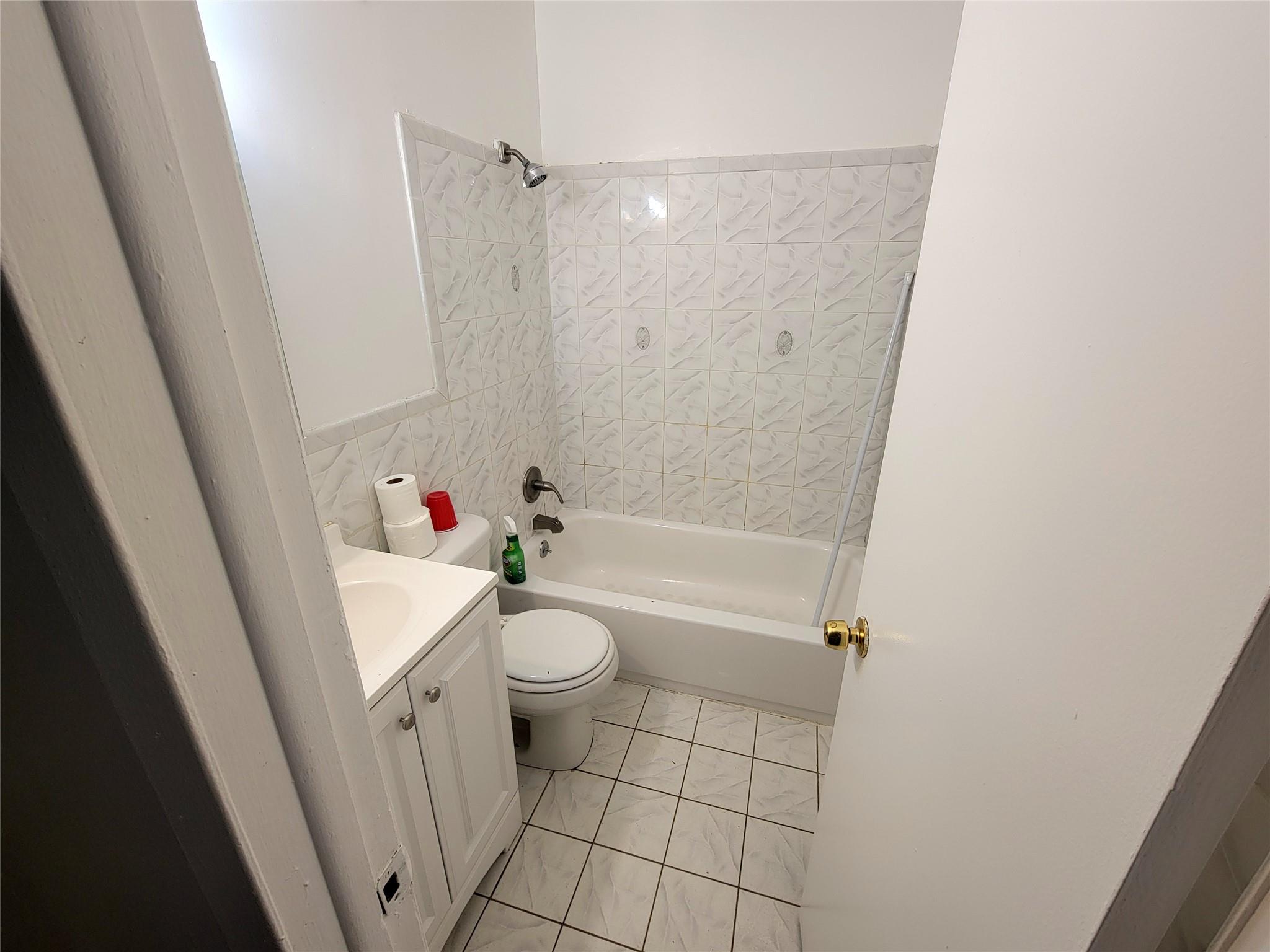 142 N Columbus Avenue 2