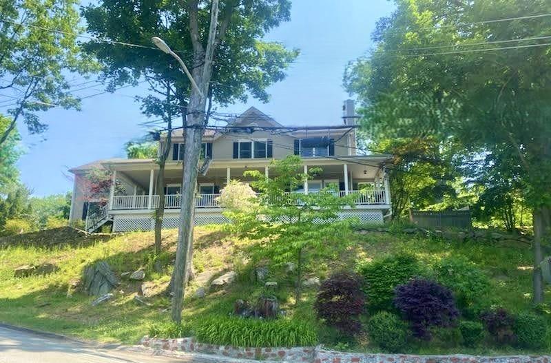 Freedom Road, North Castle, New York - 4 Bedrooms  
3 Bathrooms  
11 Rooms - 