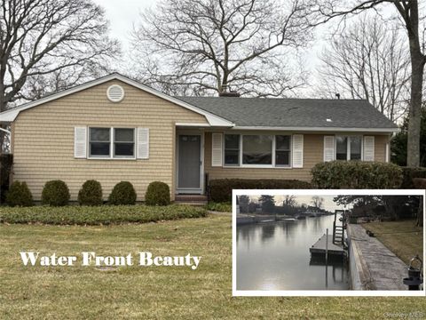 Homes For Sale - 17 Whiting Road<br/> Suffolk County, East Quogue, NY 11942
