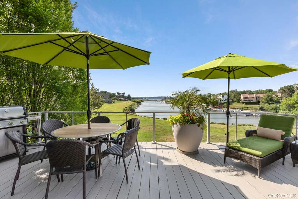 Photo of 15 Harbour Point Drive, Northport, NY 11768 (MLS # 1035398)