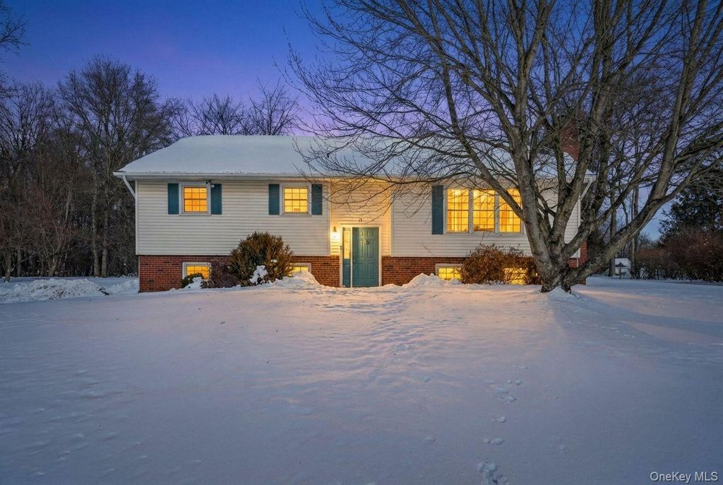 Photo of 54 Blossom Lane, Wallkill, NY 12589 (MLS # 957108)