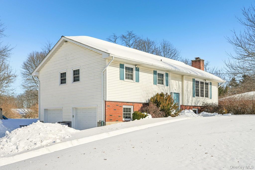 Photo of 54 Blossom Lane, Wallkill, NY 12589 (MLS # 957108)