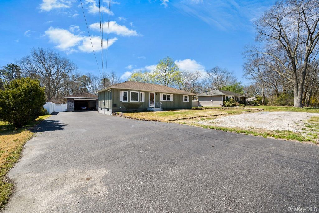 Photo of 310 Jamaica Avenue, Medford, NY 11763 (MLS # 984237)