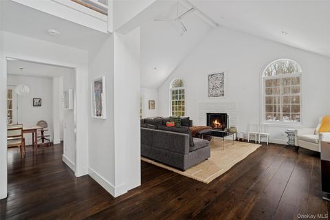 1008 Middle Line Hwy Sag Harbor NY 11963