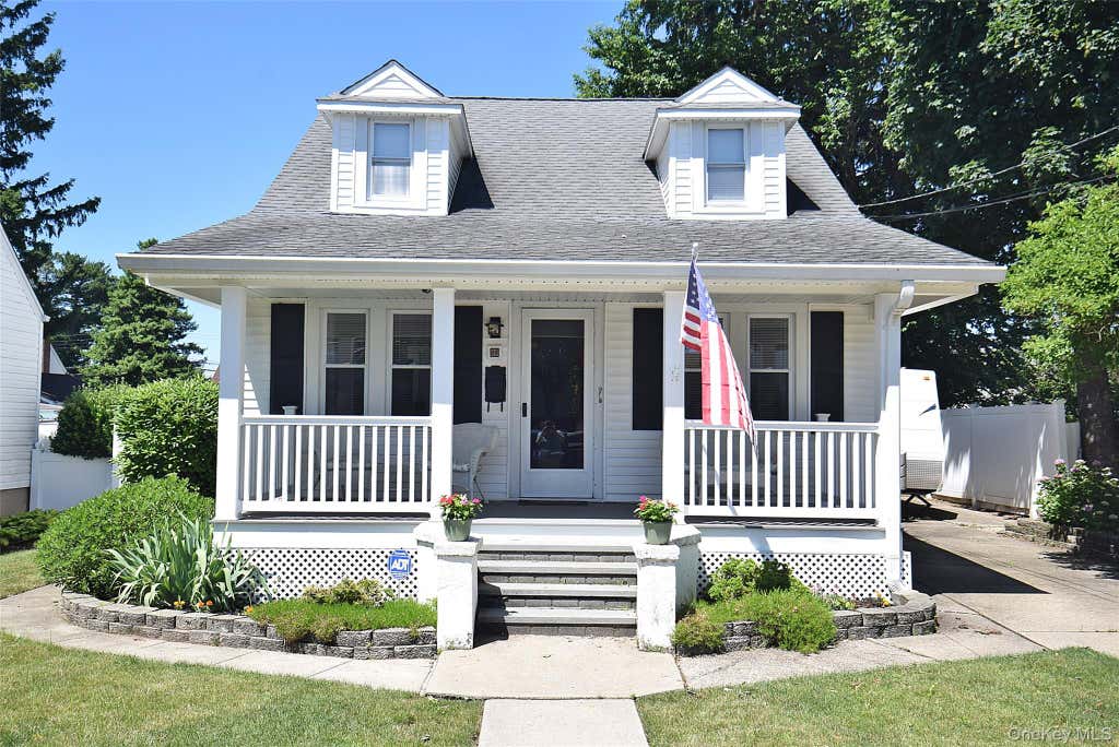Photo of 88 East Street, Hicksville, NY 11801 (MLS # 1015699)